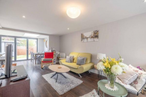 Central Windsor, 5 mins to Legoland, Driveway